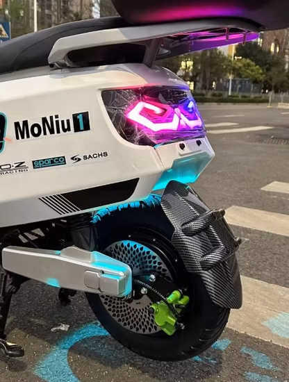 El más rápido 72V 1400W High Street Bike Hub Motor Fast Dirt Bike todoterreno Pit Road Adult EEC Scooter de movilidad eléctrica con motor lateral